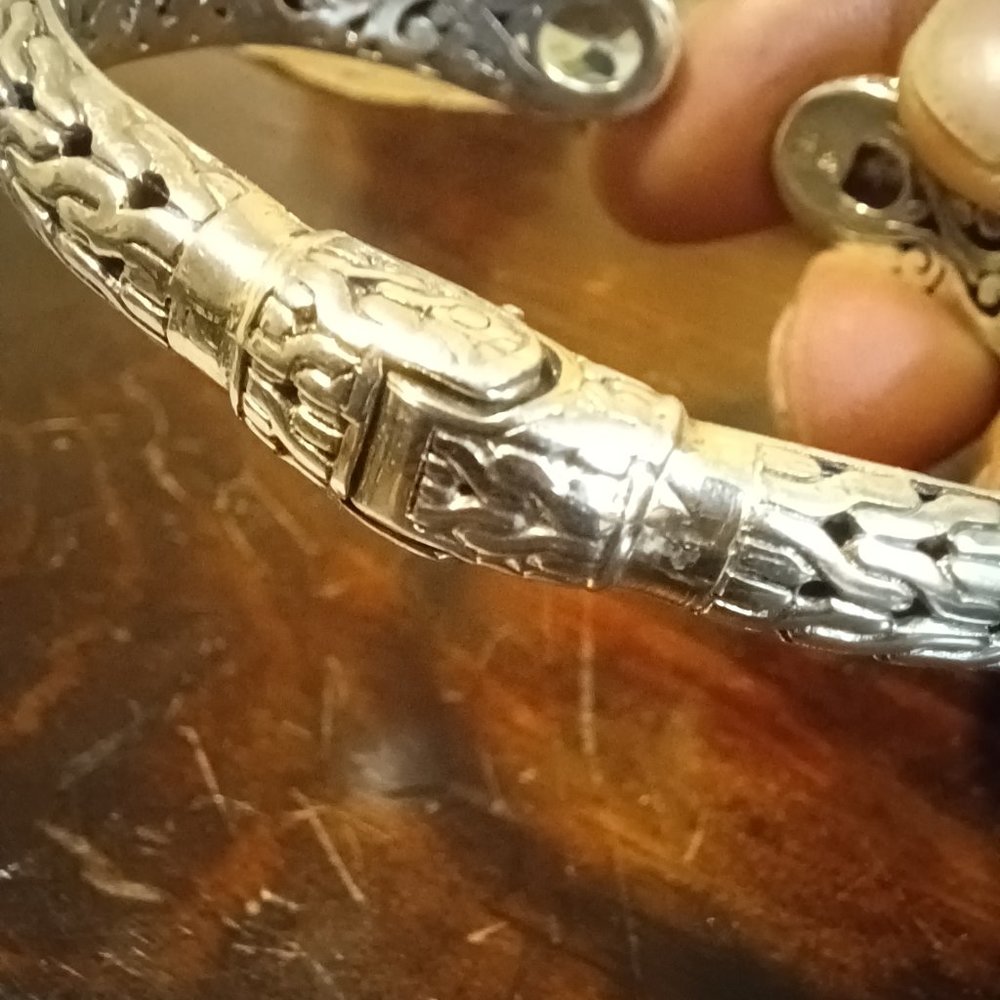Sapphire bangle